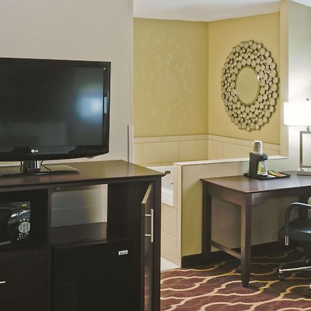 La Quinta Inn & Suites By Wyndham Lv Tropicana Stadium Лас-Вегас Экстерьер фото