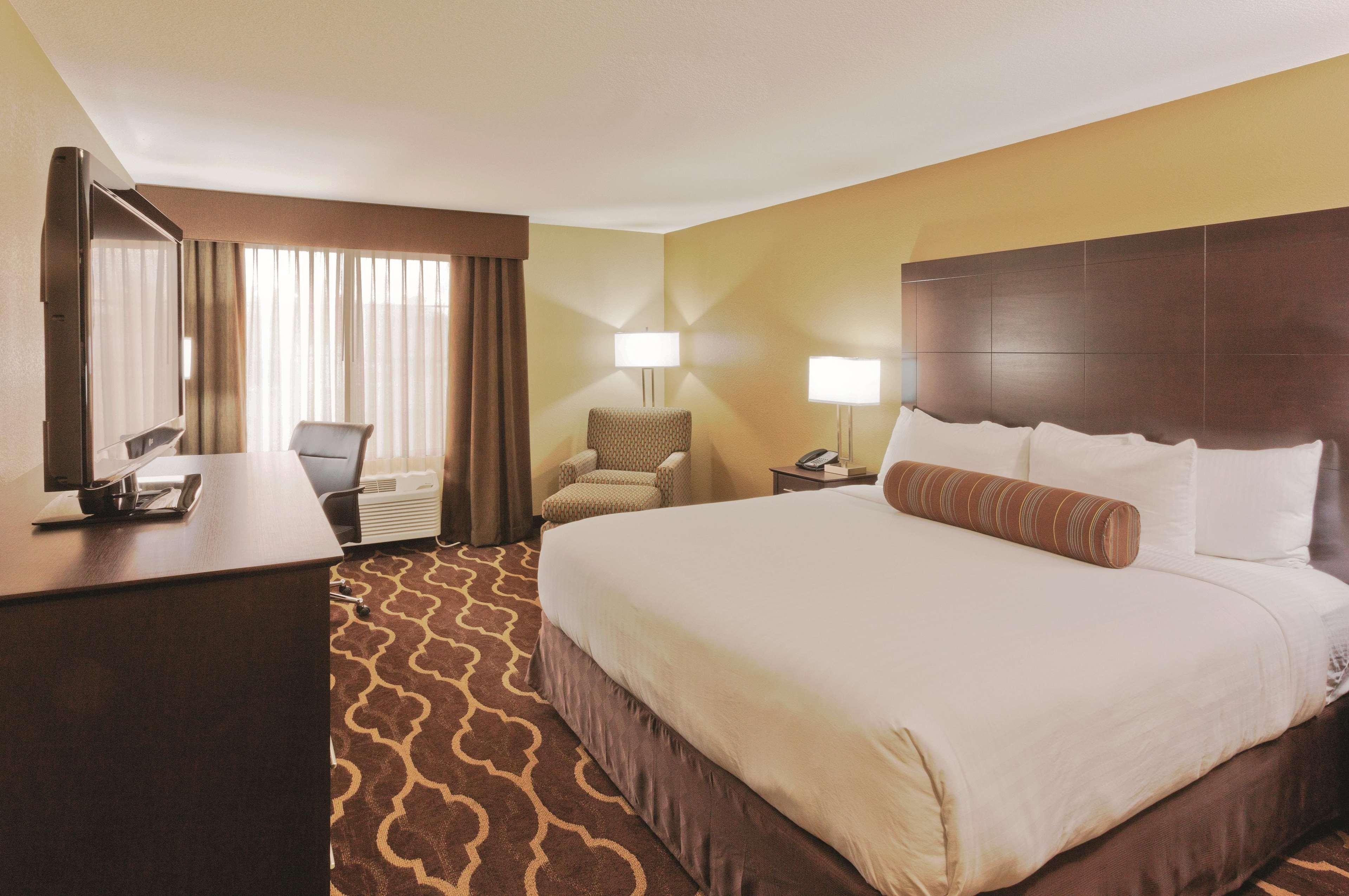 La Quinta Inn & Suites By Wyndham Lv Tropicana Stadium Лас-Вегас Экстерьер фото