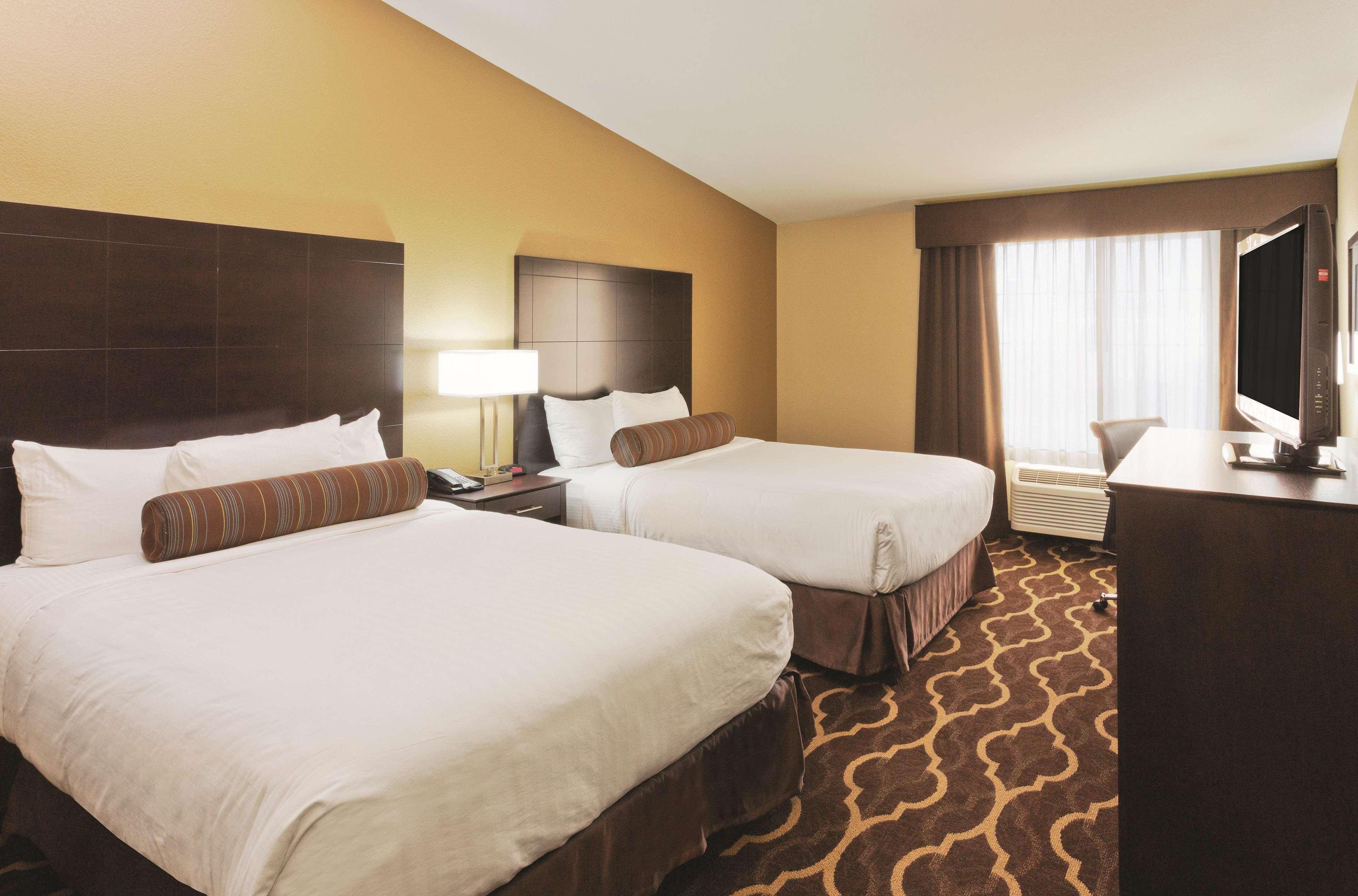 La Quinta Inn & Suites By Wyndham Lv Tropicana Stadium Лас-Вегас Экстерьер фото
