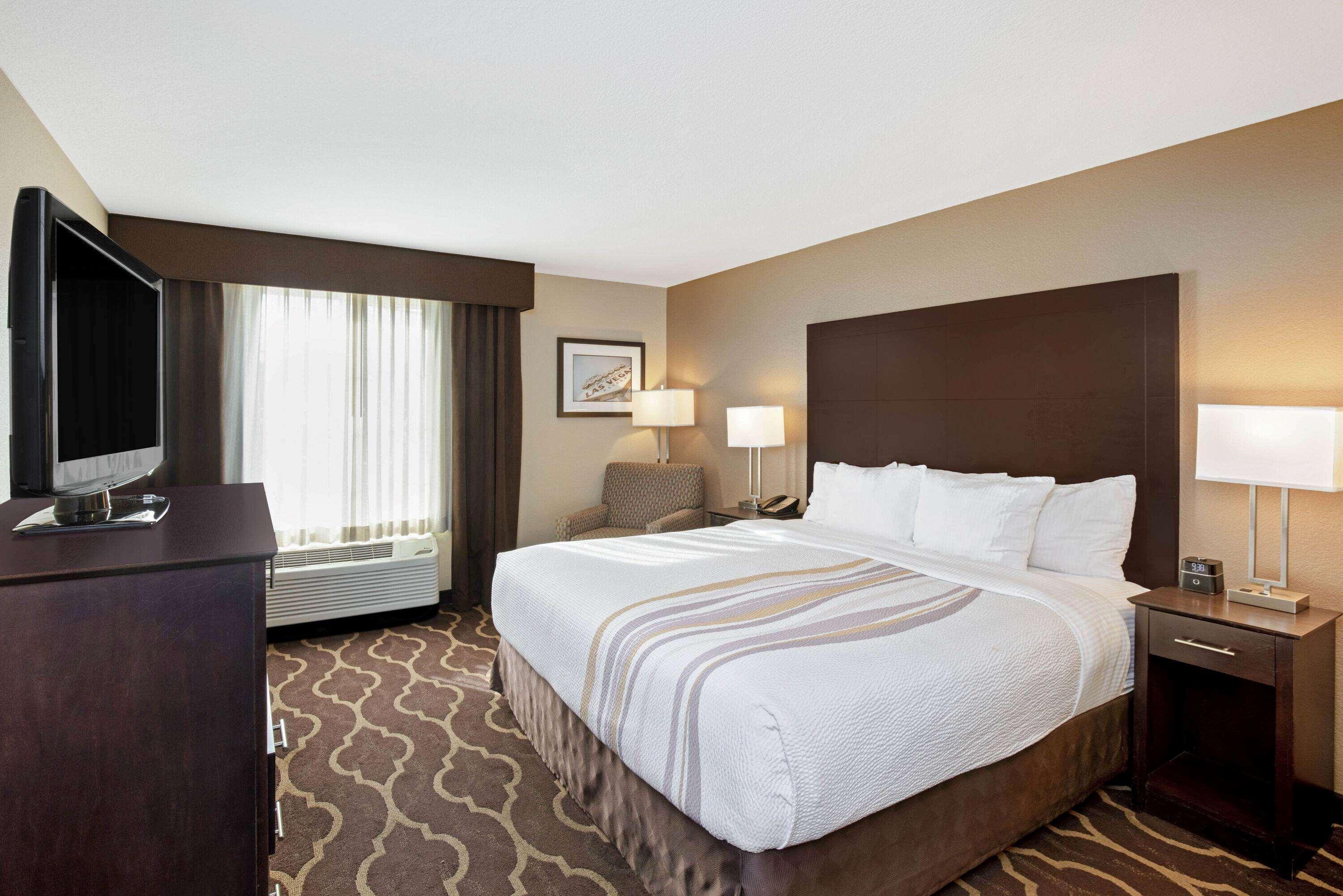 La Quinta Inn & Suites By Wyndham Lv Tropicana Stadium Лас-Вегас Экстерьер фото