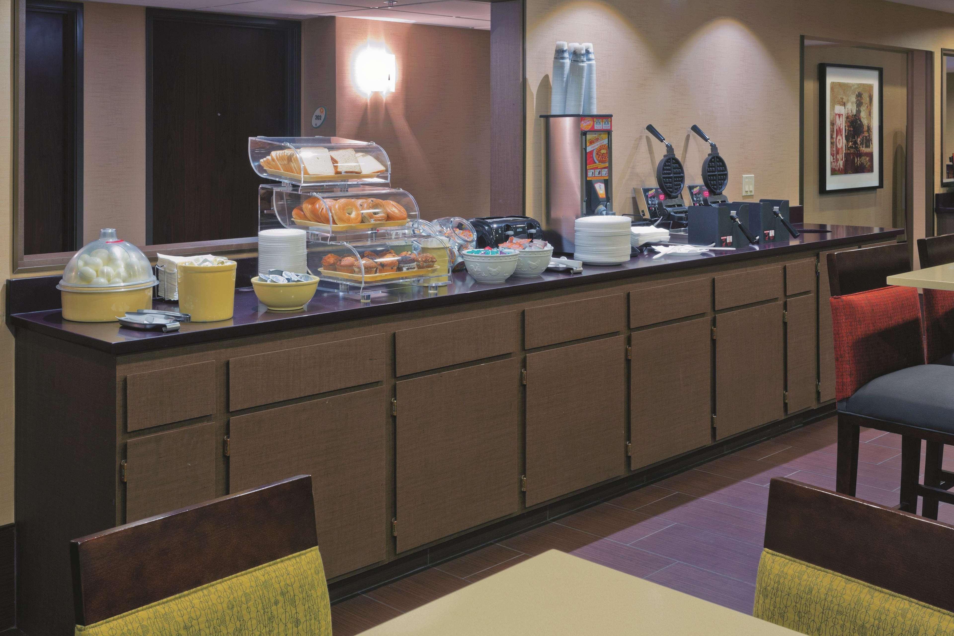 La Quinta Inn & Suites By Wyndham Lv Tropicana Stadium Лас-Вегас Экстерьер фото