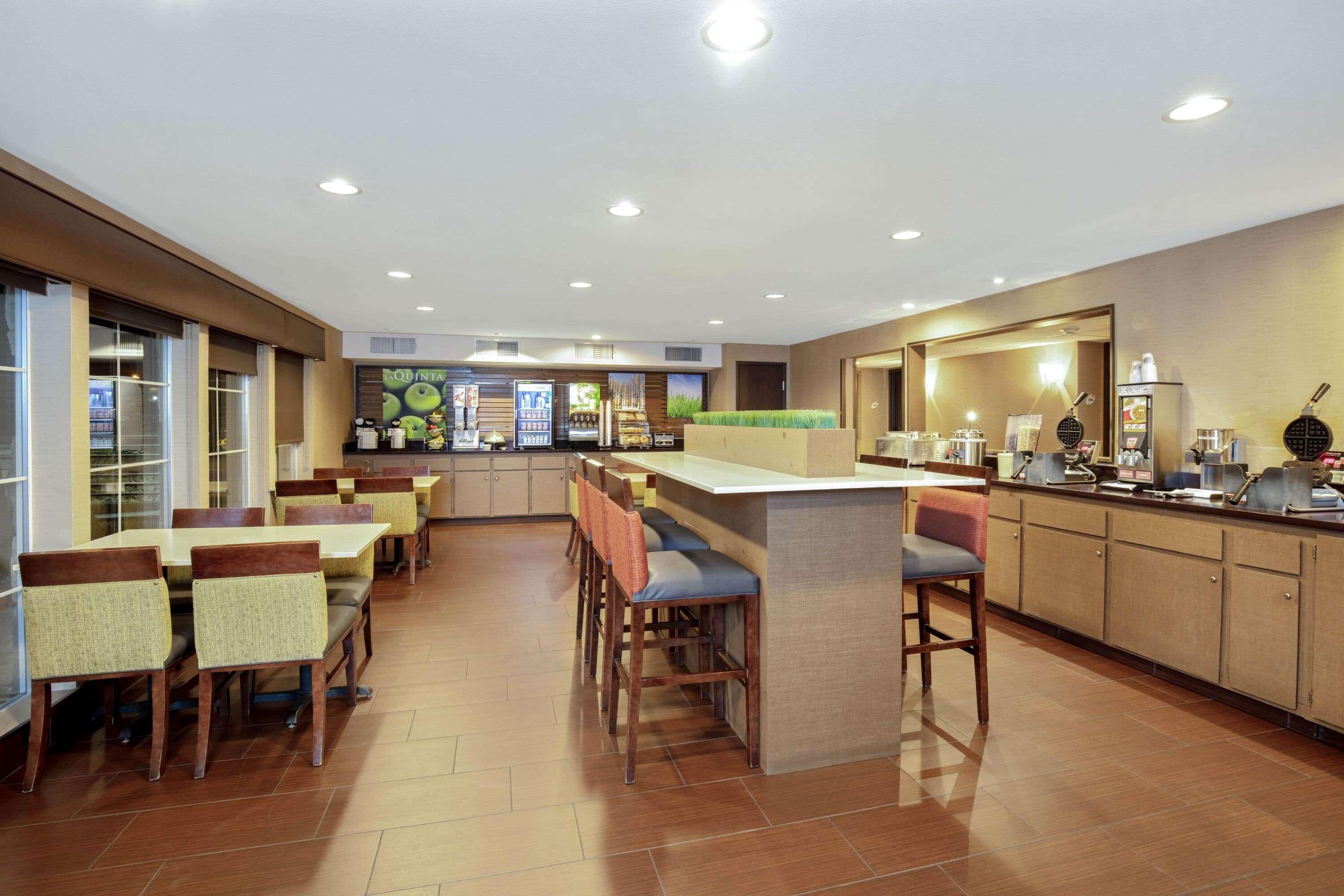 La Quinta Inn & Suites By Wyndham Lv Tropicana Stadium Лас-Вегас Экстерьер фото