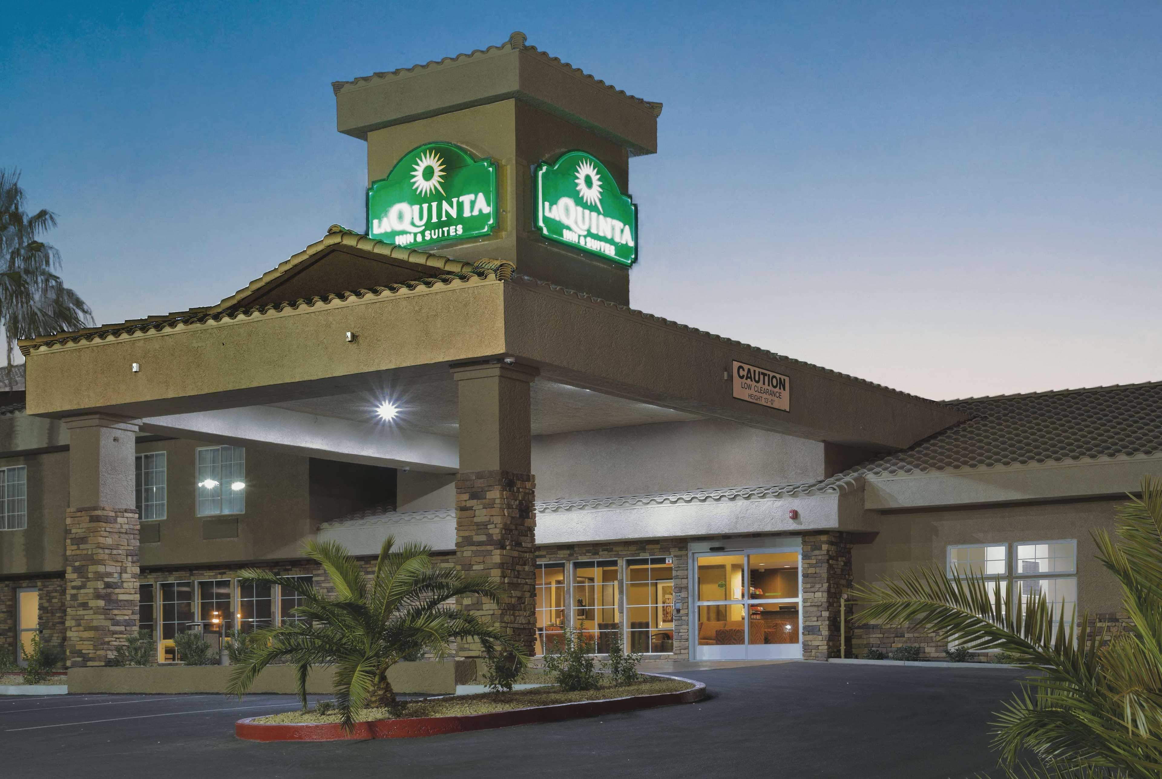 La Quinta Inn & Suites By Wyndham Lv Tropicana Stadium Лас-Вегас Экстерьер фото