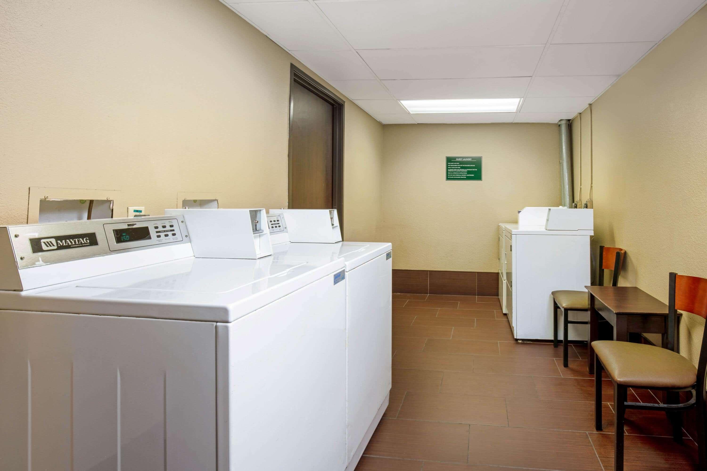 La Quinta Inn & Suites By Wyndham Lv Tropicana Stadium Лас-Вегас Экстерьер фото