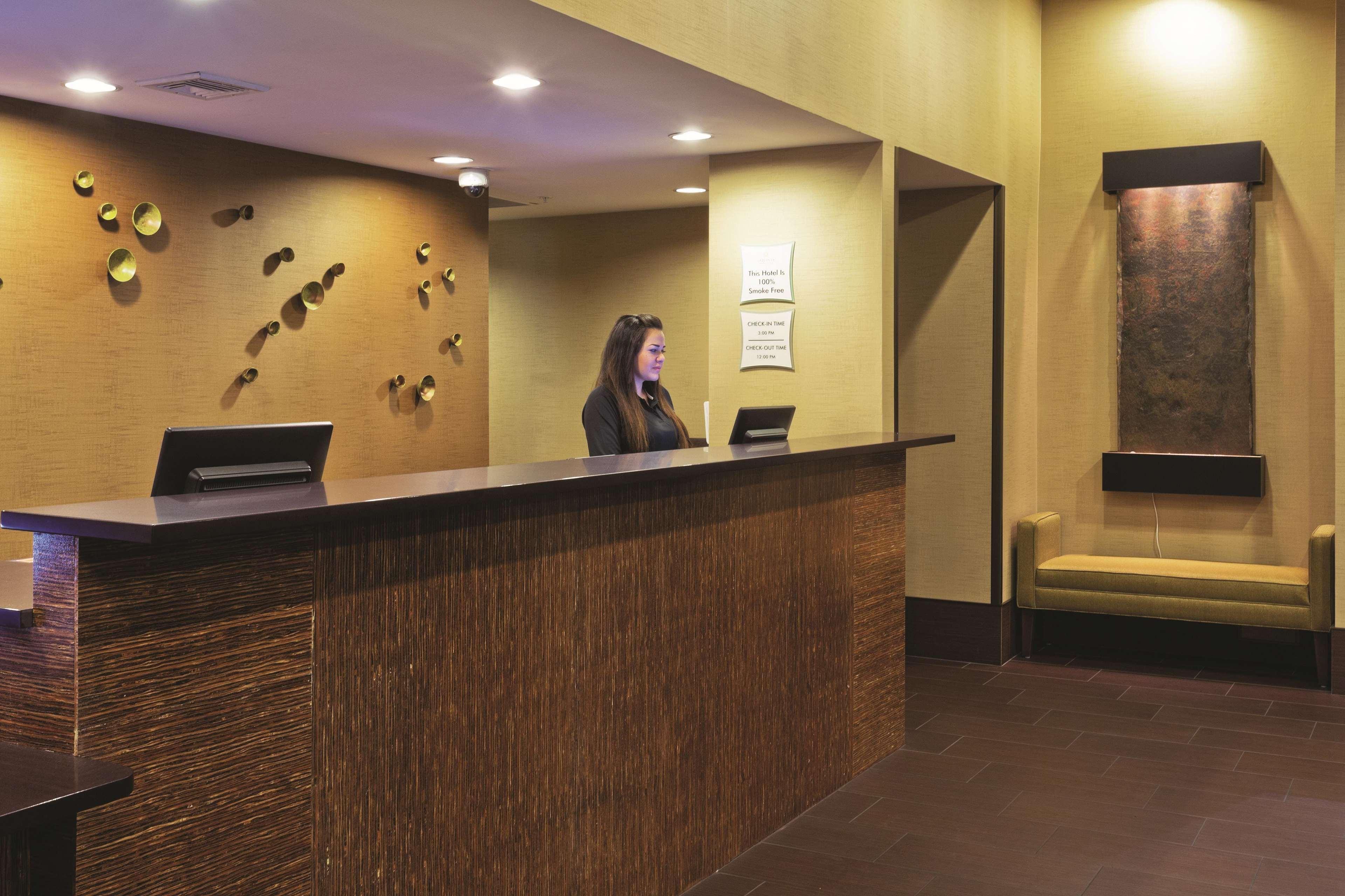 La Quinta Inn & Suites By Wyndham Lv Tropicana Stadium Лас-Вегас Экстерьер фото