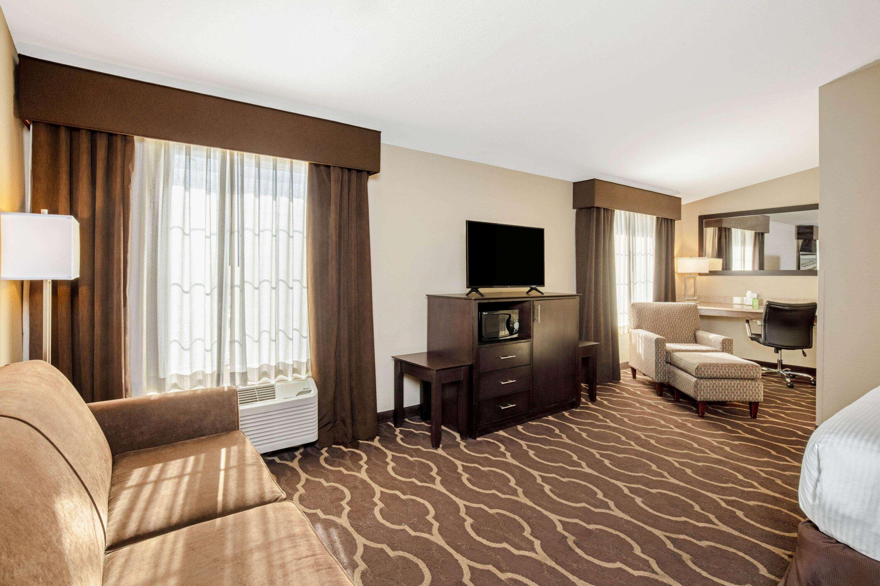 La Quinta Inn & Suites By Wyndham Lv Tropicana Stadium Лас-Вегас Экстерьер фото