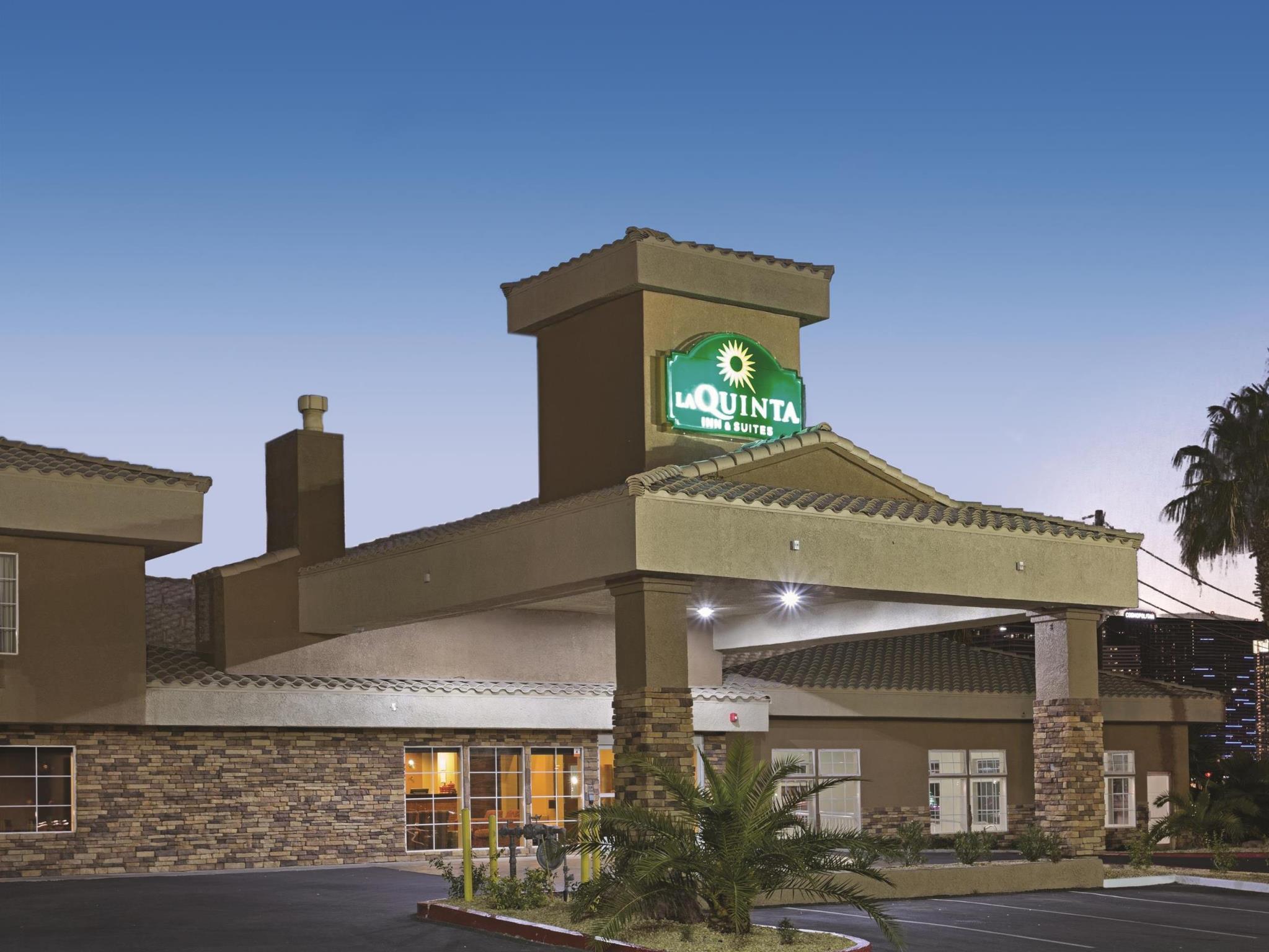 La Quinta Inn & Suites By Wyndham Lv Tropicana Stadium Лас-Вегас Экстерьер фото