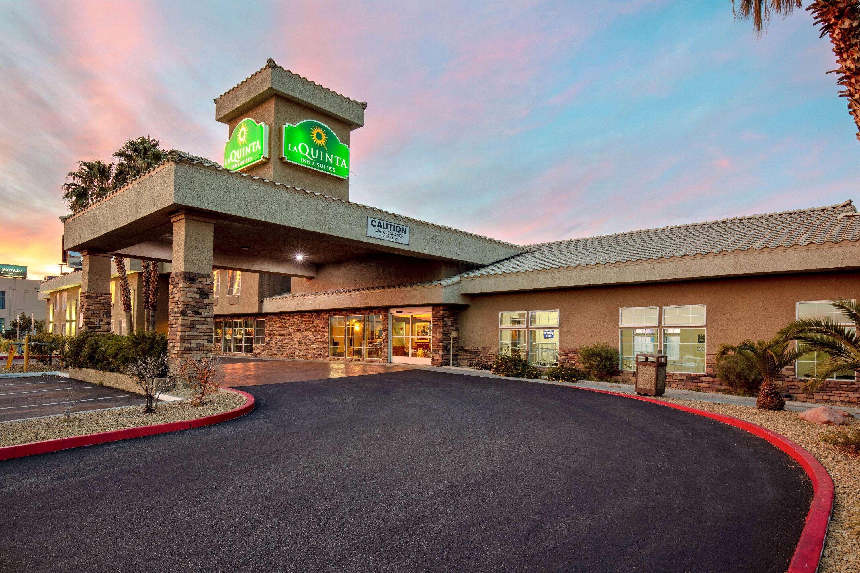 La Quinta Inn & Suites By Wyndham Lv Tropicana Stadium Лас-Вегас Экстерьер фото