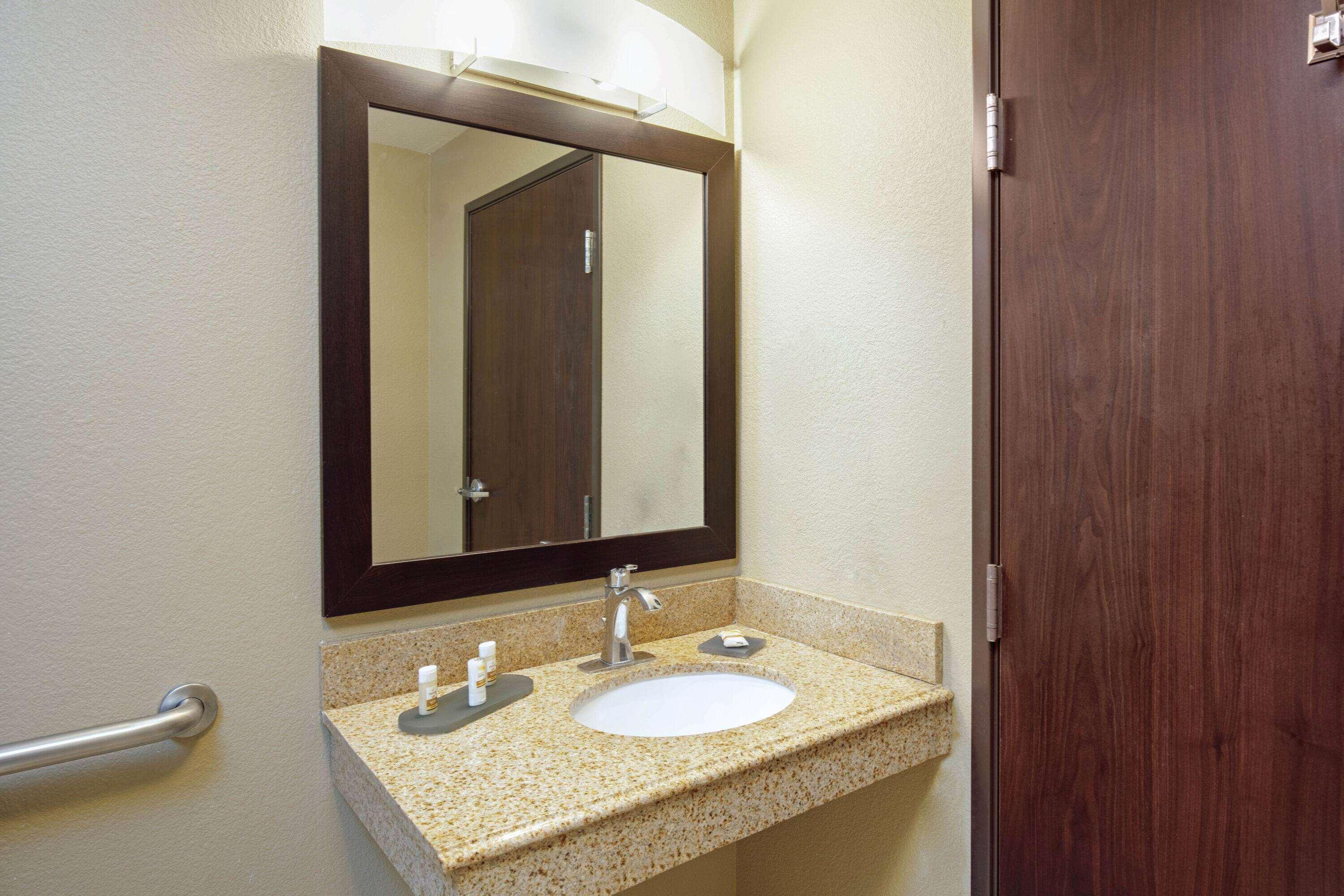 La Quinta Inn & Suites By Wyndham Lv Tropicana Stadium Лас-Вегас Экстерьер фото