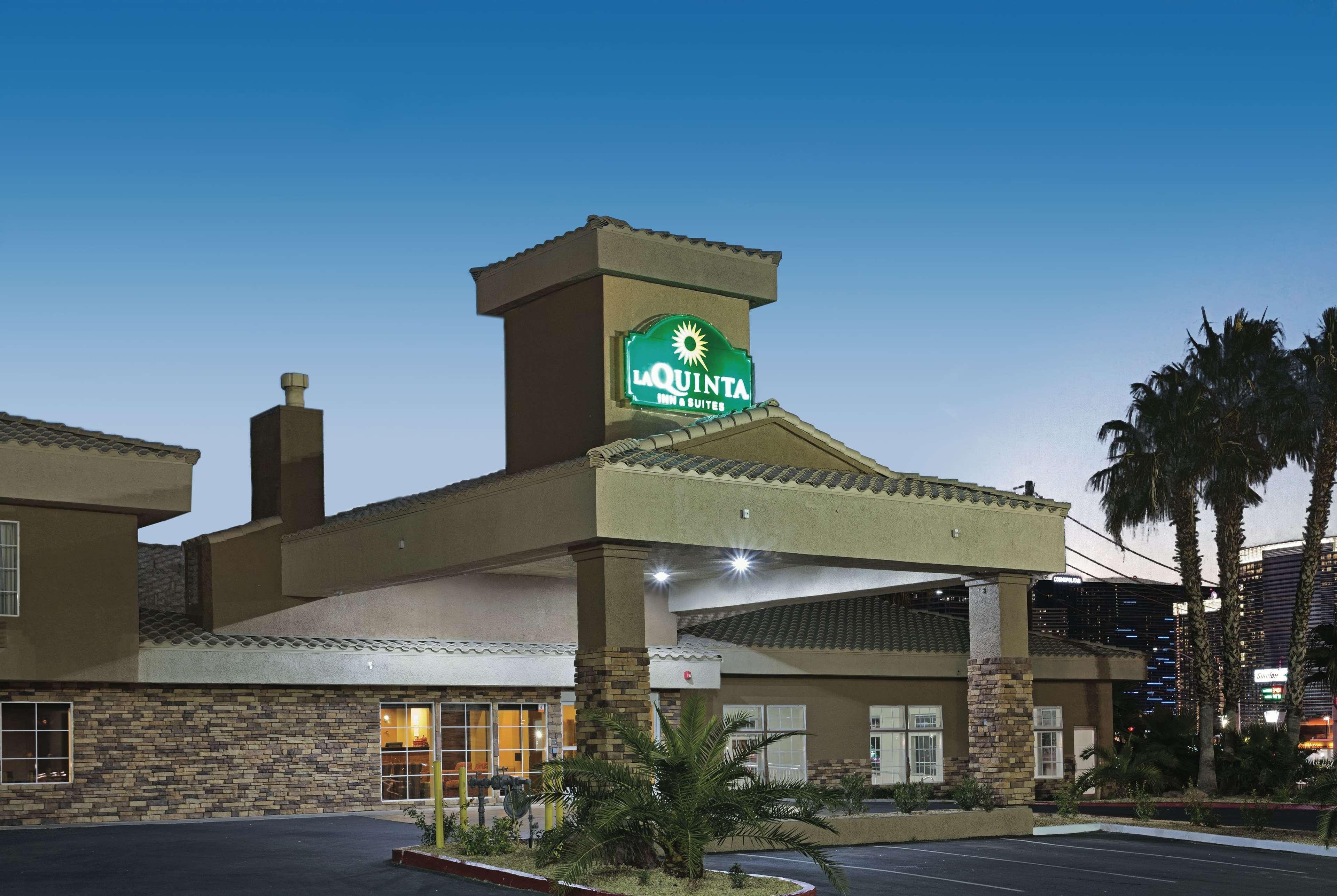 La Quinta Inn & Suites By Wyndham Lv Tropicana Stadium Лас-Вегас Экстерьер фото