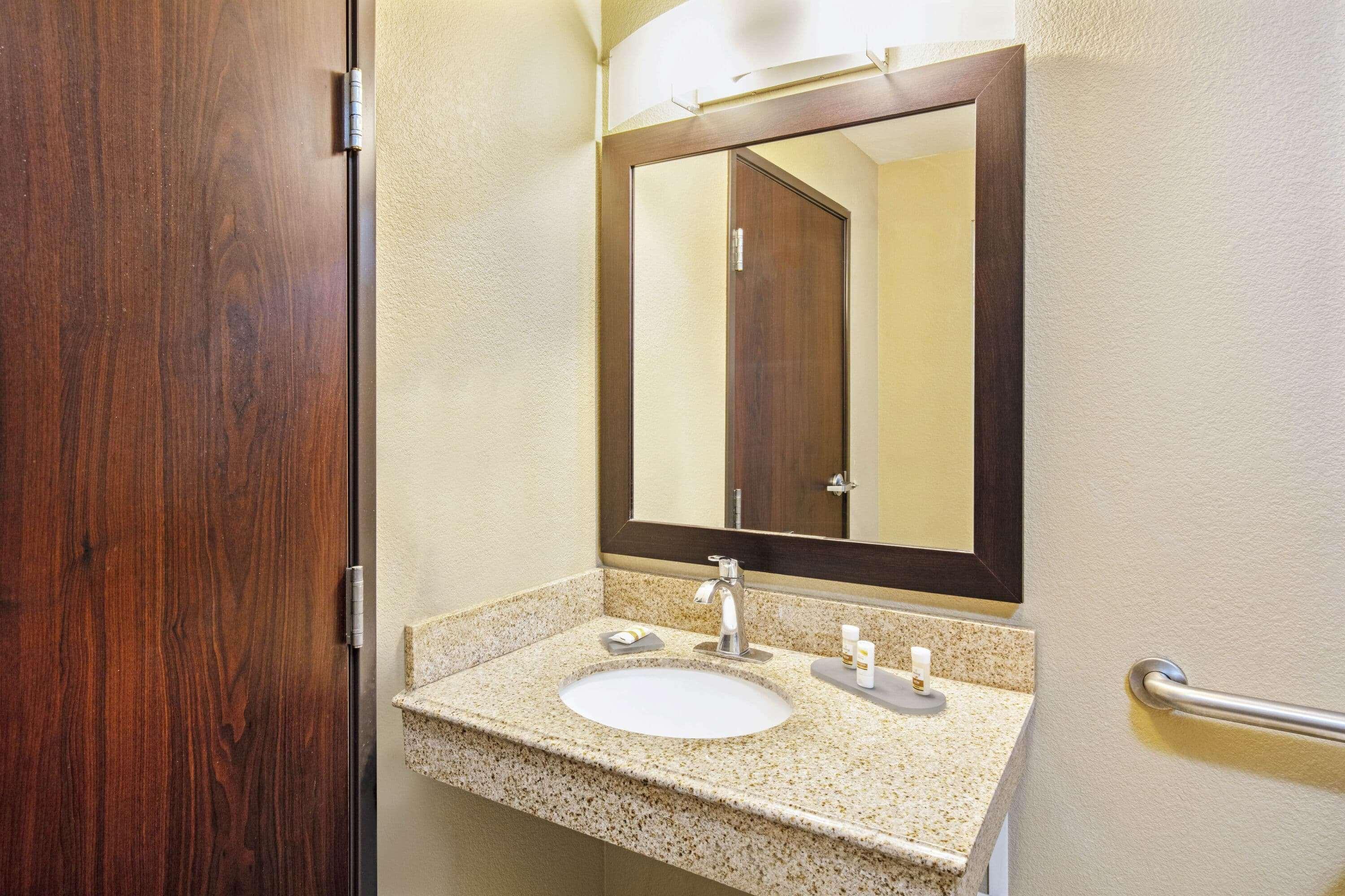 La Quinta Inn & Suites By Wyndham Lv Tropicana Stadium Лас-Вегас Экстерьер фото
